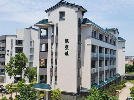中國聯塑捐資助學，助力龍山中學煥發新輝